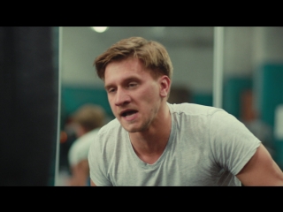 Артем убивается в зале