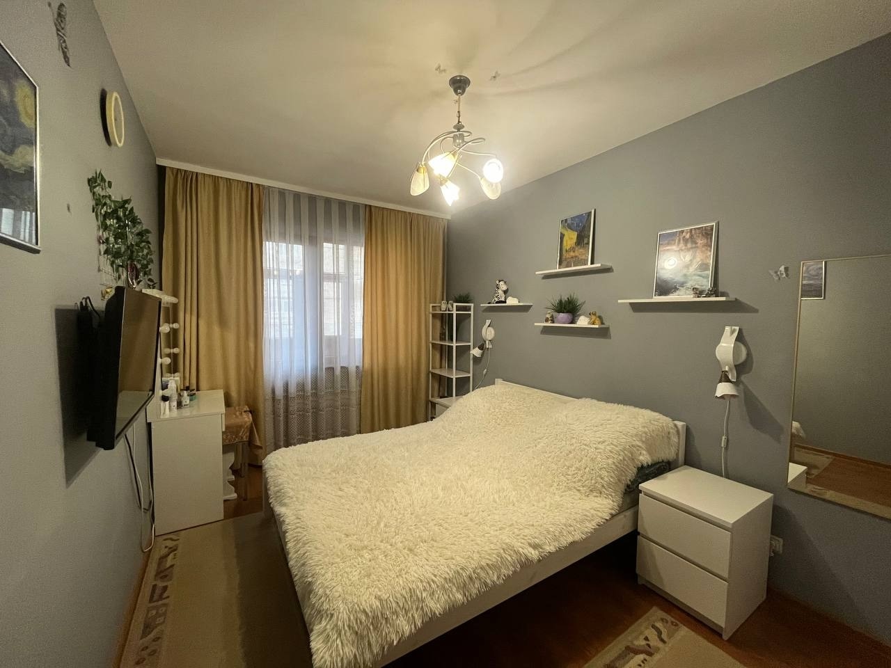 🏬3 комнатная, 71,9м², 7/9эт., кв.Героев Сталинграда, Артемовский р-н, г. Луганск ‼️ Квартира с ремонтом. Частично остается мебель. Кухня 8,8м2, встроенная мебель. Три изолированные комнаты. Окна м/п, балкон и лоджия застеклены. По всей квартире медная проводка. С/у совмещен, кафель. Бойлер. Кондиционер. Видео...