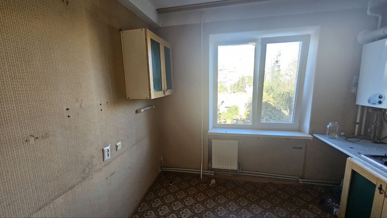 Продам 3х комнатная квартира ул. Суходольская 4/9этаж. Автономное отопление. Окна пластиковые. 70кв м . 6800000тел.+79595847566=+79591035247