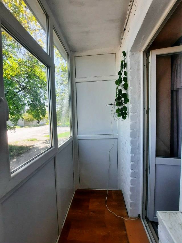 Продается 1 комнатная квартира, ул. Щорса, 1/5 эт., общ. пл. 37 кв. м. Цена 2 900 000 руб. Квартира теплая, не угловая, чистая, светлая, сухая, лоджия, кладовая. Окна м/пл, балконный блок, лоджия обшита пластиком. Мебель остаётся. Остановка транспорта в 50 м. от дома. . Тел.: +79591473113 Анастасия...