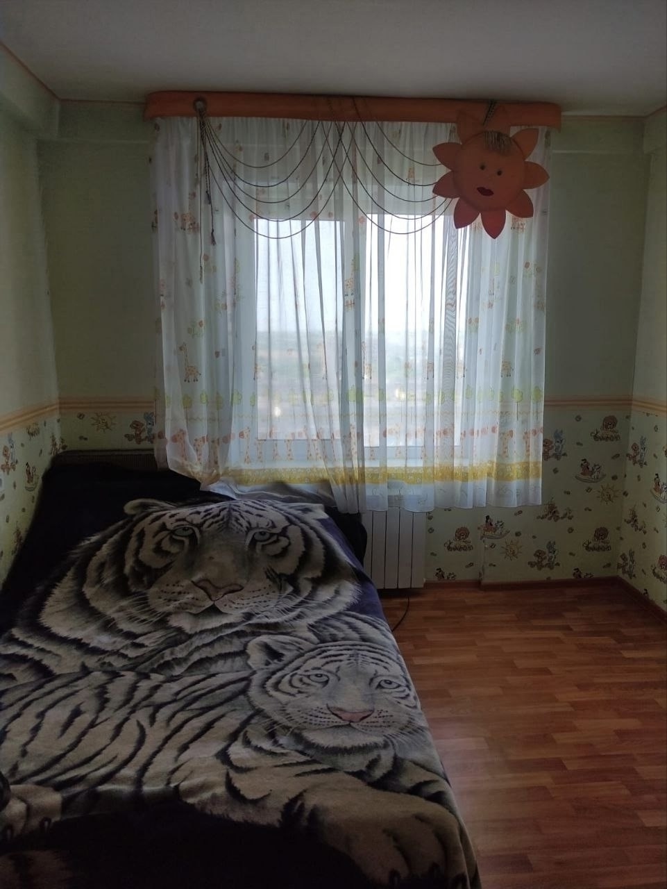 Объект 1362 Алчевск ! 🏢 3-к квартира в районе магазина «Донбасс»! 📍 Отличный район с развитой инфраструктурой — всё необходимое рядом: магазины, школы, остановки и многое другое. 🏢 Этаж: 7 из 9, лифт работает 📐 Общая площадь: 64 м², жилая площадь: 7 м² (уточните, если нужно) 🛏️ Комнаты раздельные, не угловая ...
