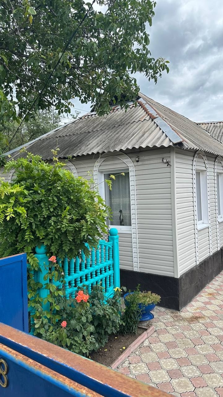 Срочно!!!
Продается большой дом 120 кв м Ровеньки.
Телефон для связи +79591884695
3 Большие комнаты: спальня, прихожая, зал, большая кухня 42 кв м
В ...