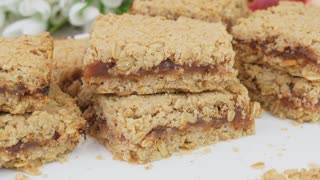 Овсяные квадратики так вкусно, что словами не описать. Попробуйте приготовить, точно понравится!